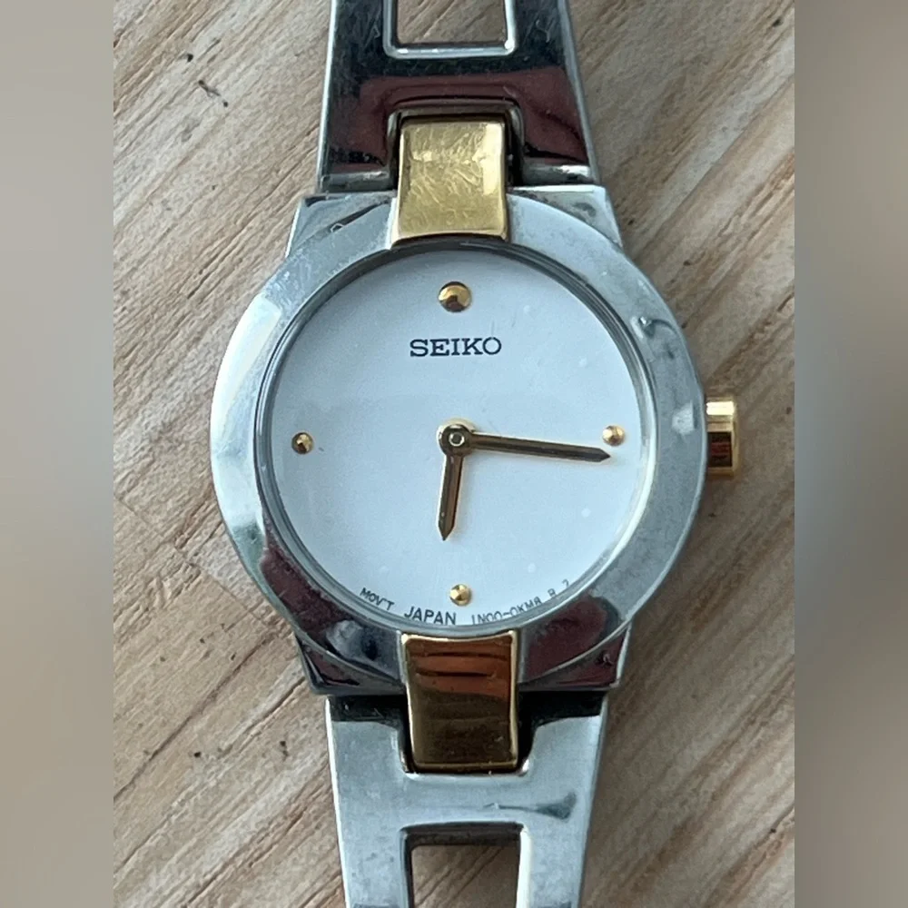 Seiko Ladies Watch Two-Tone Bracelet White Dial Gold-Tone Hands New Battery